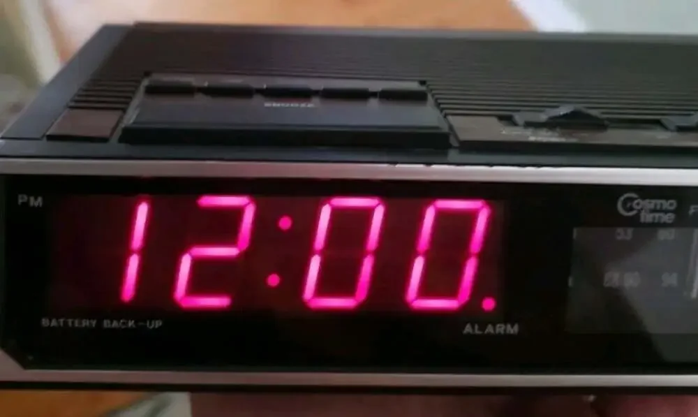 VTG Cosmo AM-FM LED Digital Clock Radio (Model CR 2002)